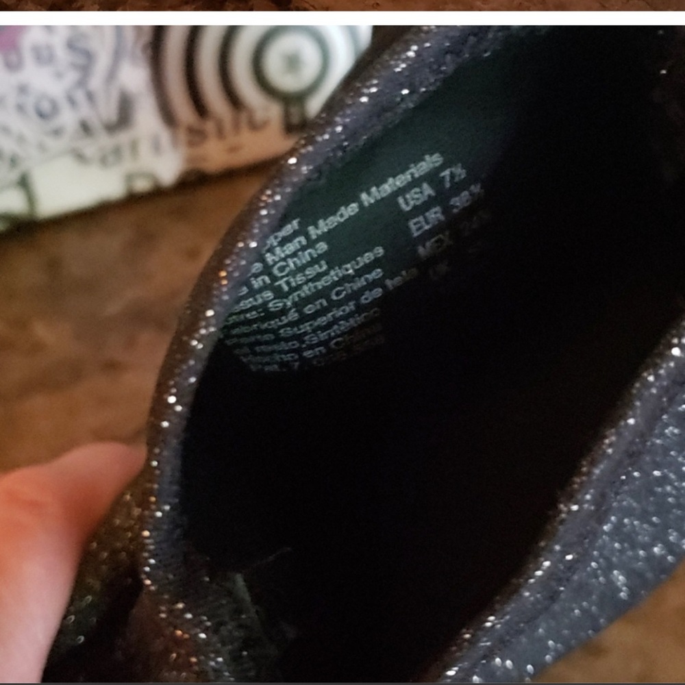 71/2 sparkling boots. Selling bc too small.. beautiful boots…worn only once